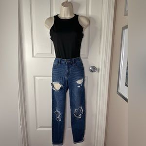 Refuge size 2 stretchy distressed jeans